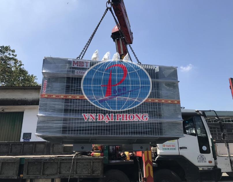 Máy biến áp dầu 3 Pha MBT 560KVA 22/0.4KV -TCKT: 20/QĐ – HĐTV/TCKT: 96/QĐ – HĐTV sứ Plug-in