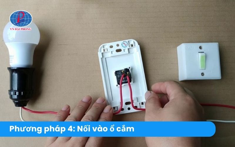 Phương pháp 4: Cách nối dây điện 2 lõi bị đứt bằng phương pháp nối dây vào ổ cắm